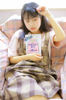 女生的裙子开襟